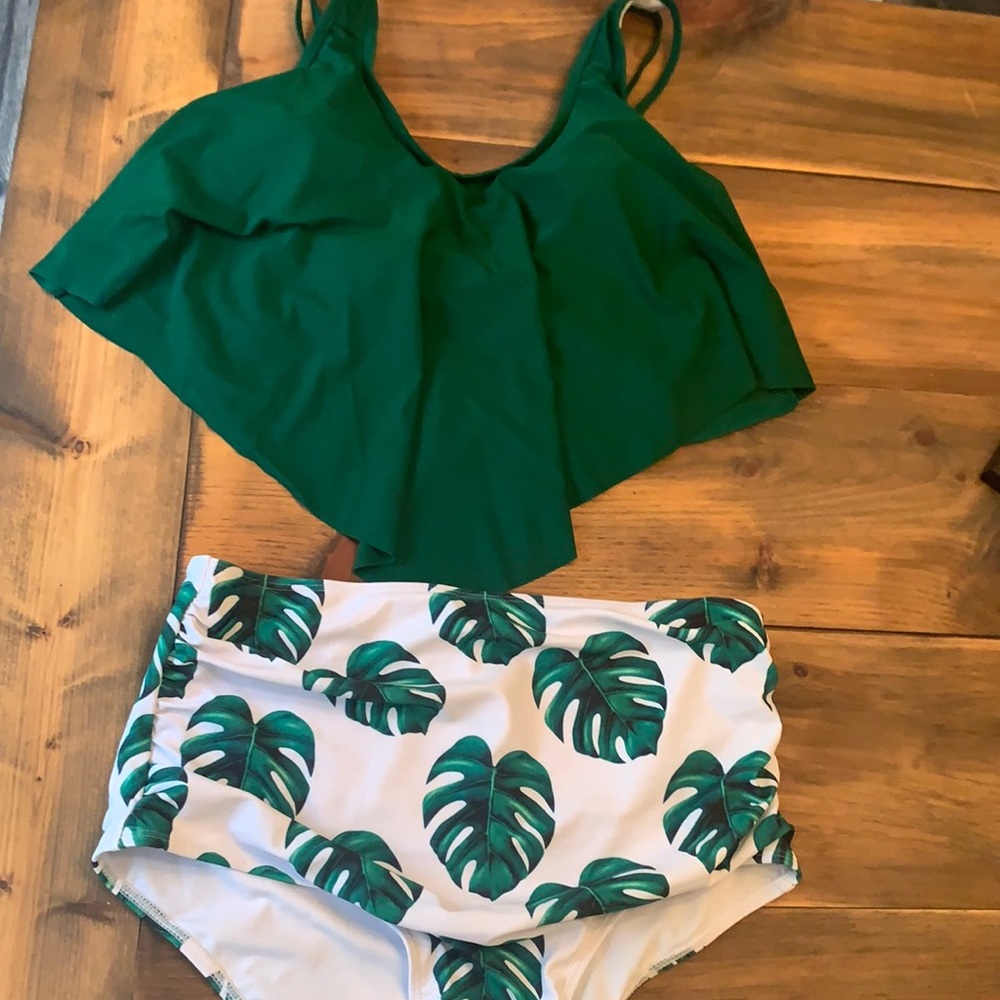 Cute NWT two piece swim suit L